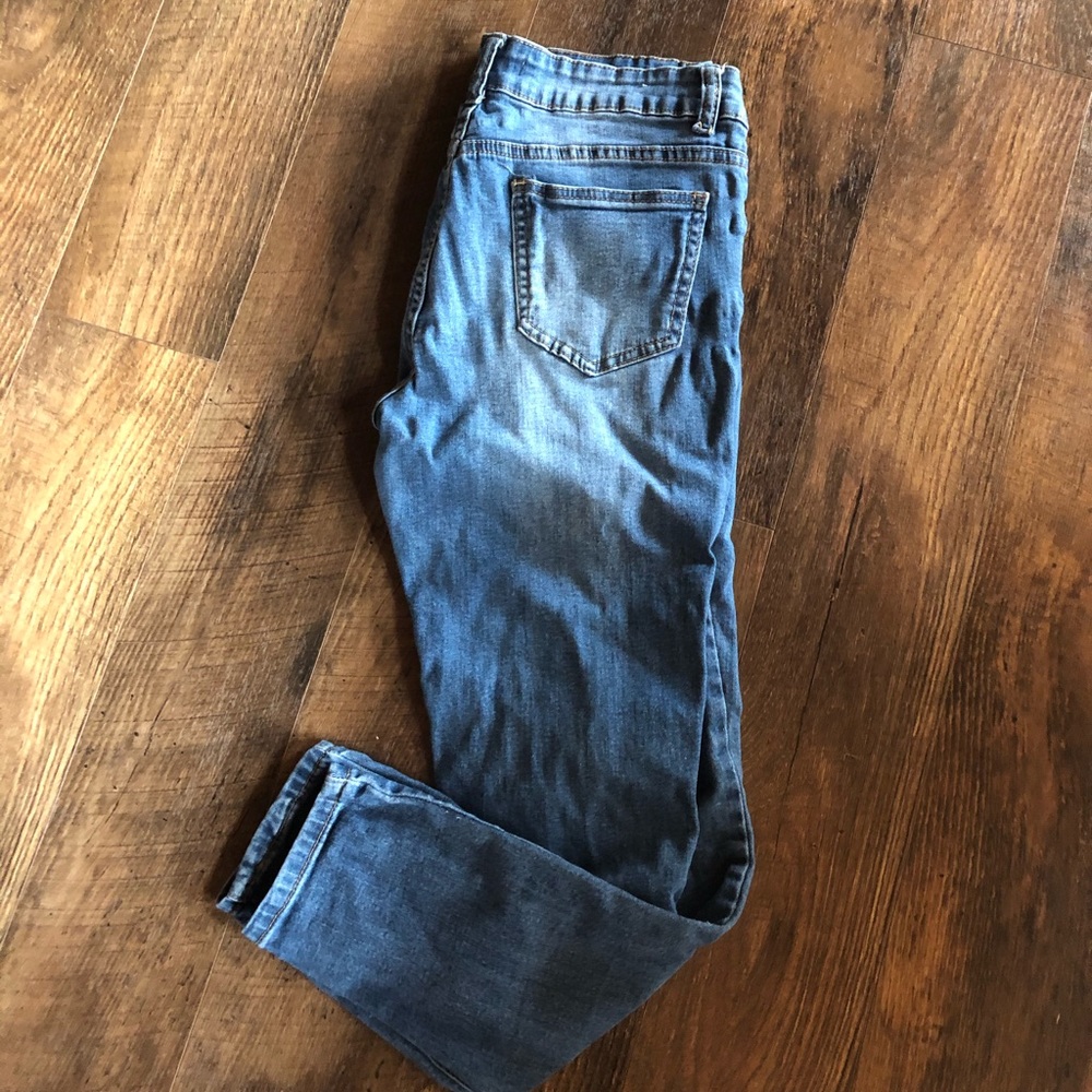 Blue Savvy distressed skinnies